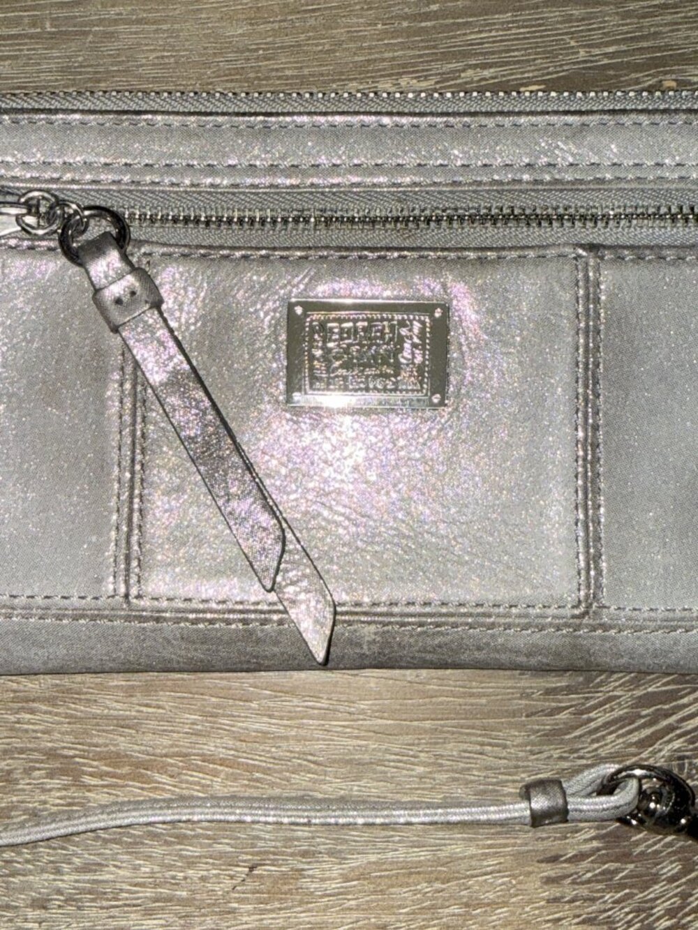 ✨Coach Poppy Metallic Silver Leather Zippy Wallet Wristlet Clutch✨